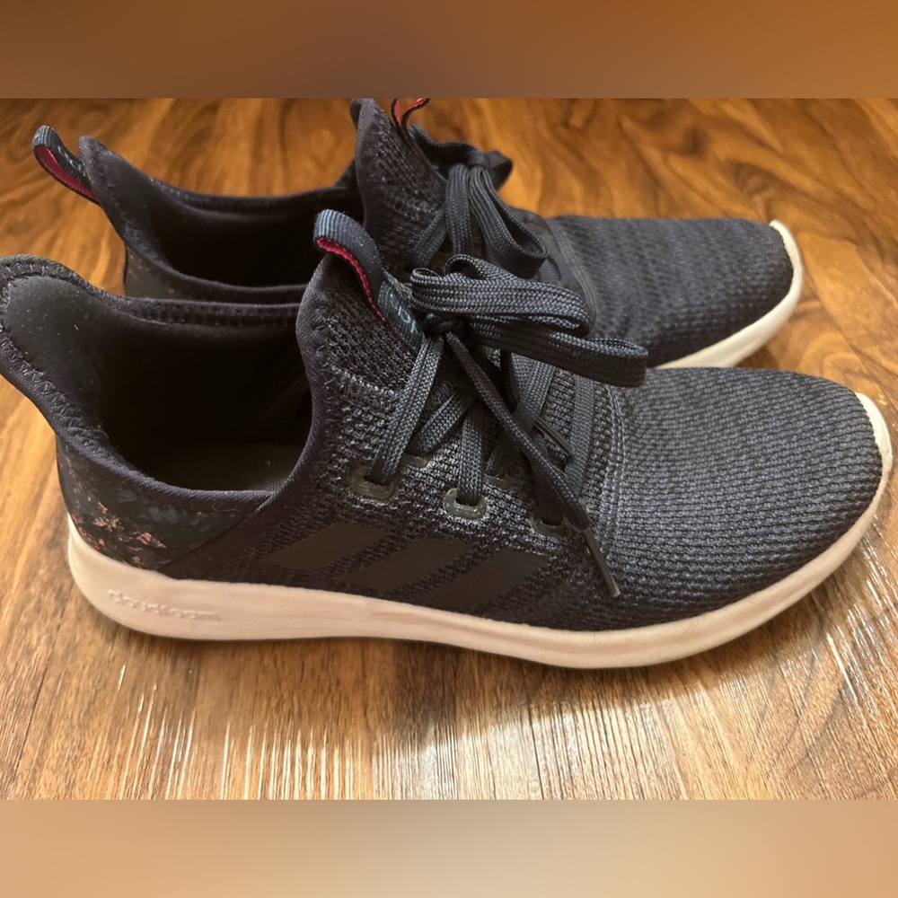 Adidas Tennis. Cloudfoam. Size 6.5. Super light